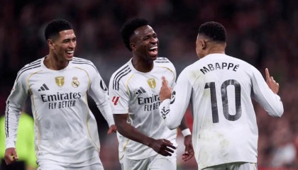 欧冠赛场维尼修斯姆巴佩遭嘘声，皇马高层称无法理解|拜仁|基利安·姆巴佩|伯纳乌|欧冠比赛|维尼修斯-西尔维斯特雷_新浪体育_新浪新闻