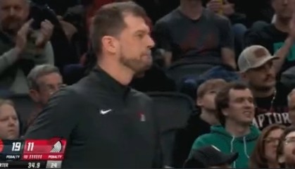 欧冠最新版-首节给了5分20秒时间！杨瀚森被换下时与主教练斯普利特击掌！